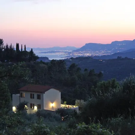 Monaci Templari مزرعة للإقامة